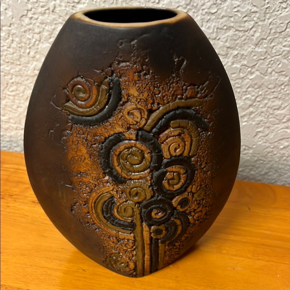 Artistic Swirl Malaysia Handcraft Tenmoku pottery vase